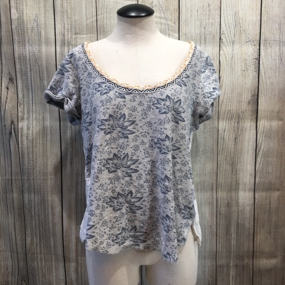 Anthropologie Tops - ❓Akemi + Kin Anthro top M Gray navy white floral